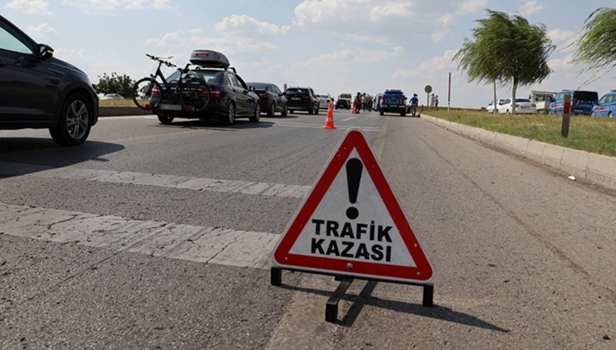 arac direge carpti surucu yaralandi ZEalSVNc