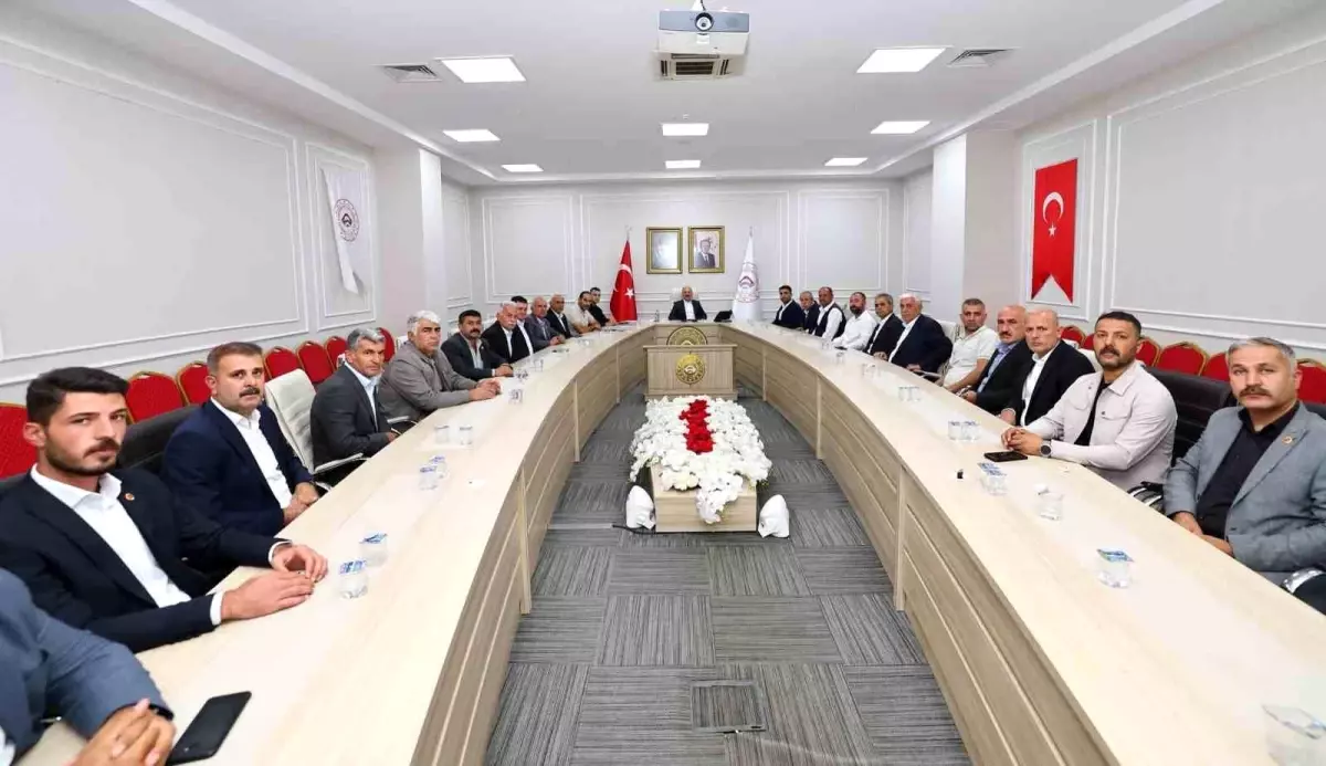 adiyamanda koy muhtarlari ile toplanti GmEK3qk3.jpg