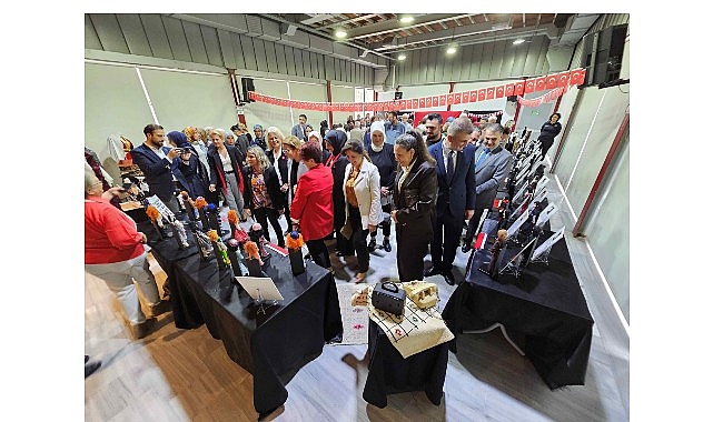 kahraman turk kadinlari golcukte sanatla bulustu 9TIEL3Qb.jpg