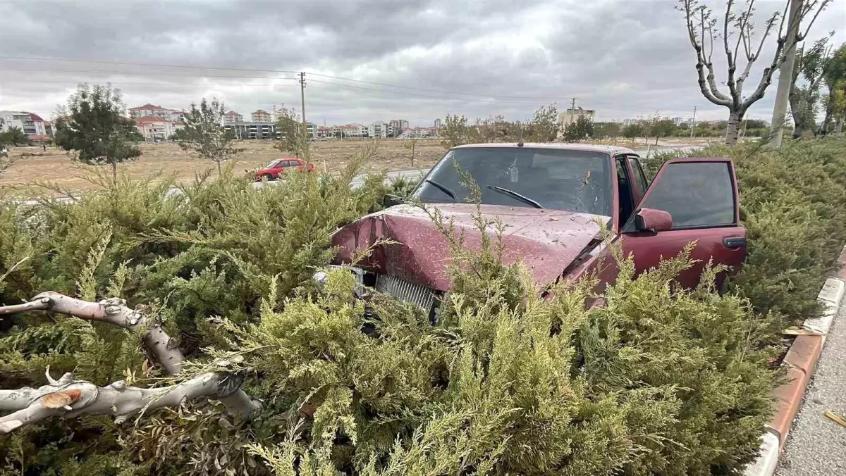 karamanda tofas otomobili kaza yapti baba ve kizi yaralandi PLZTKaN7.jpg