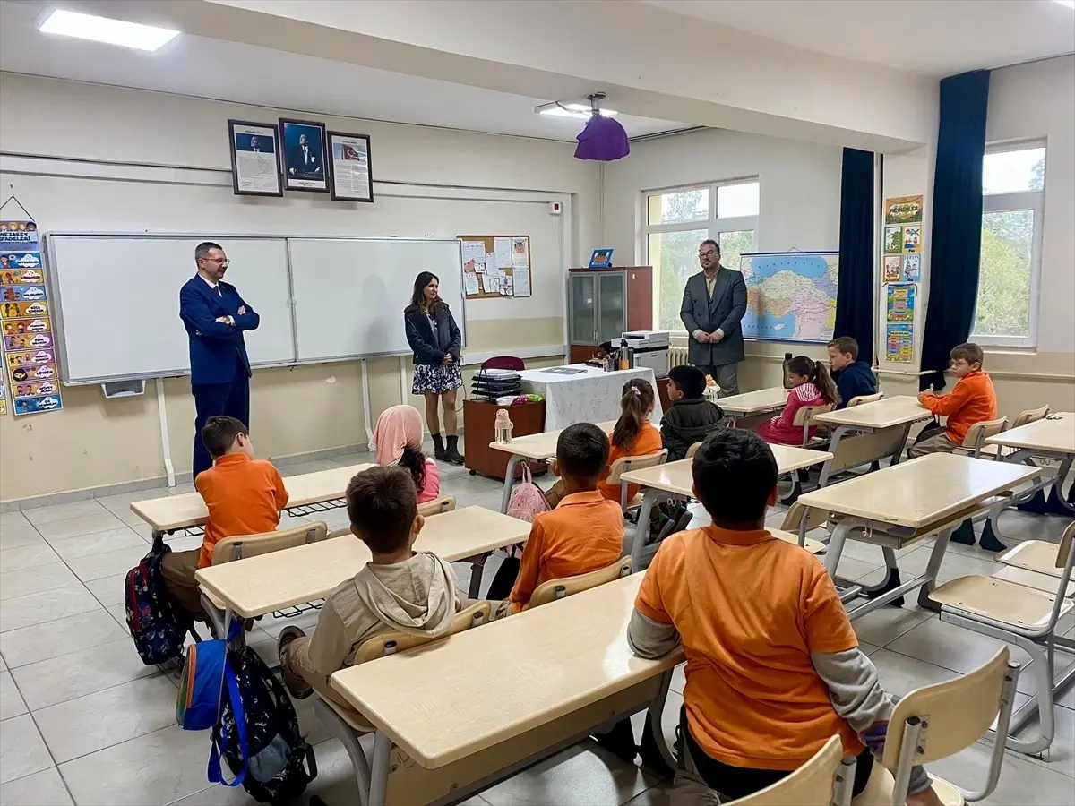 pinarhisar kaymakami enver ozderin ogrencilerle bulustu 84rCmZ5Q.jpg
