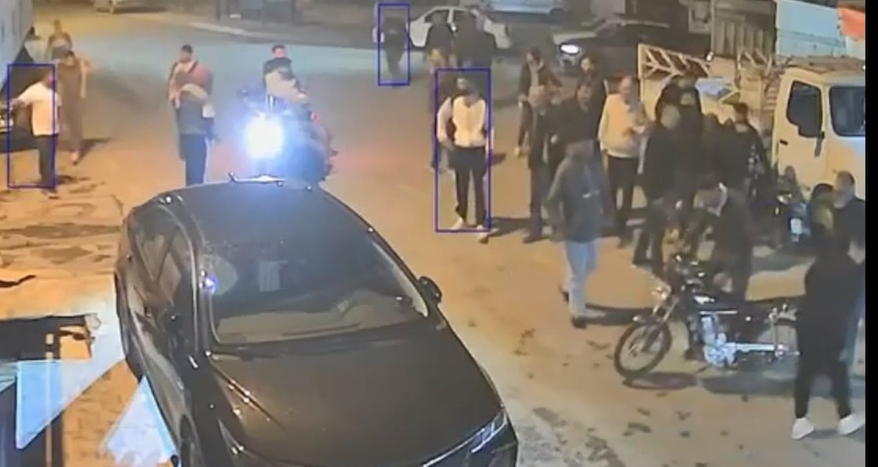 Motosikletten düştüler yaya halde kaçtılar