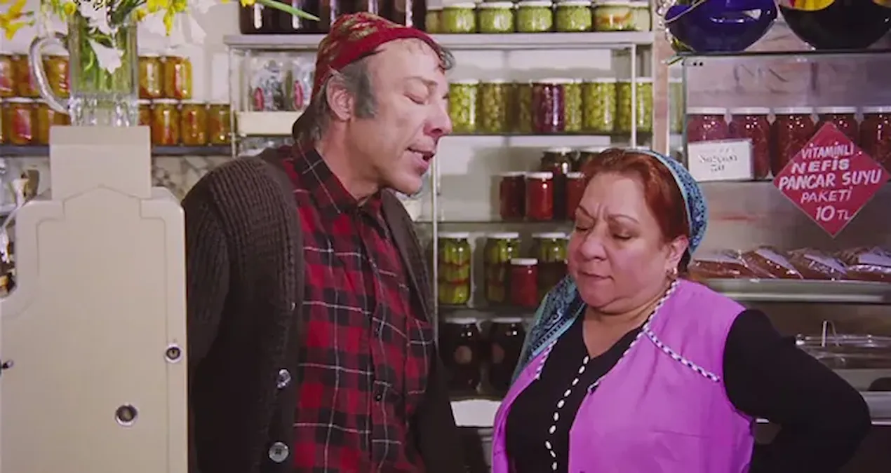 ‘Neşeli Günler’ filmi gerçek oldu: Boşanan turşucu çift rakip oldu