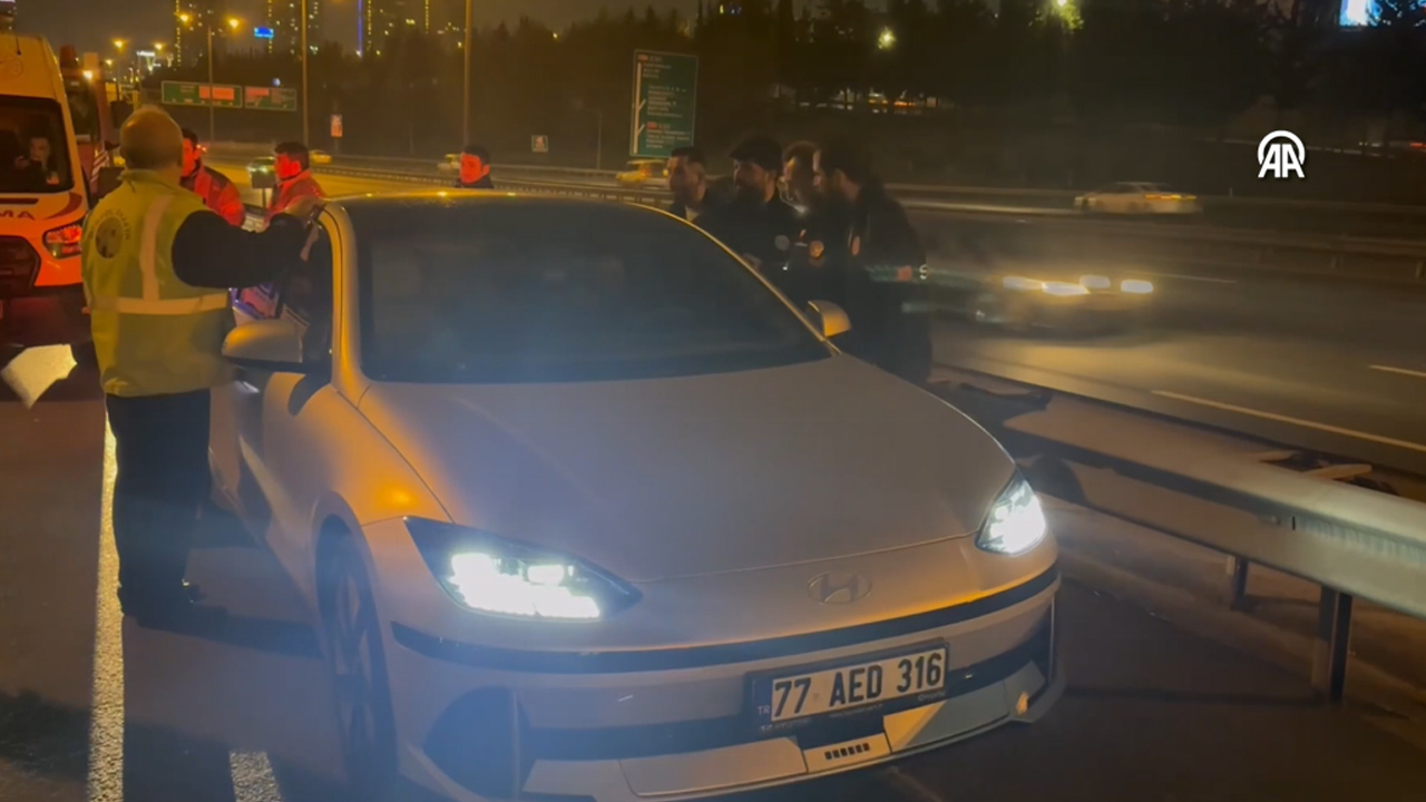 Aracını TEM’in ortasına çekip uykuya daldı