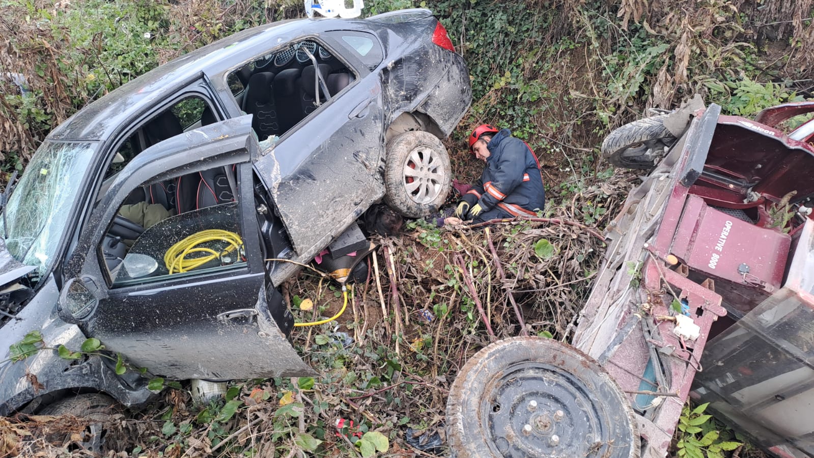 Otomobille çarpışan 3 tekerlekli motosikletteki çift yaşamını yitirdi